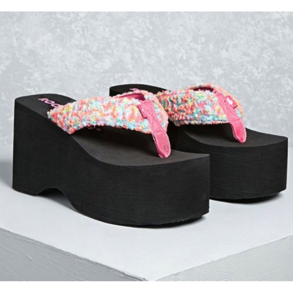 Rocket Dog Black Platform Flip Flop Sandals with Multicolor Pink Straps